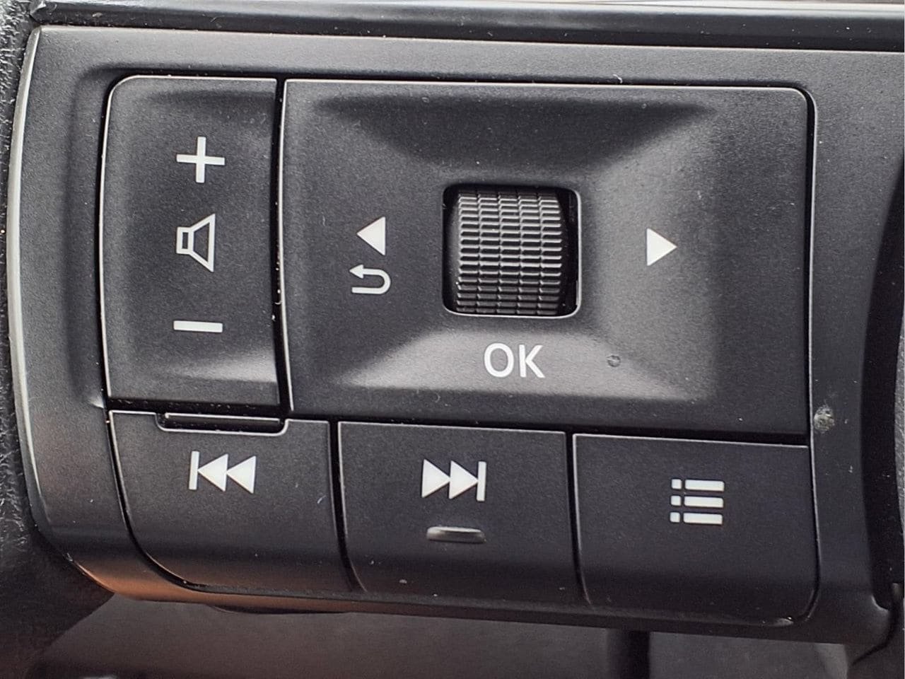 Used 2024 Nissan Rogue SV AWD/4WD image 22
