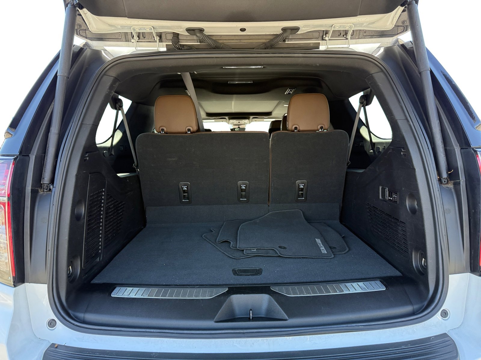 Used 2023 Chevrolet Suburban High Country w/ Advanced Technology Package image 17