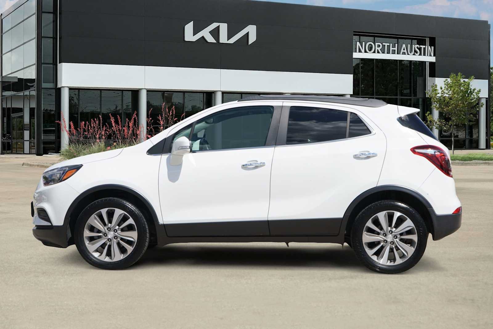 Used 2019 Buick Encore Preferred w/ Safety Package FWD image 3