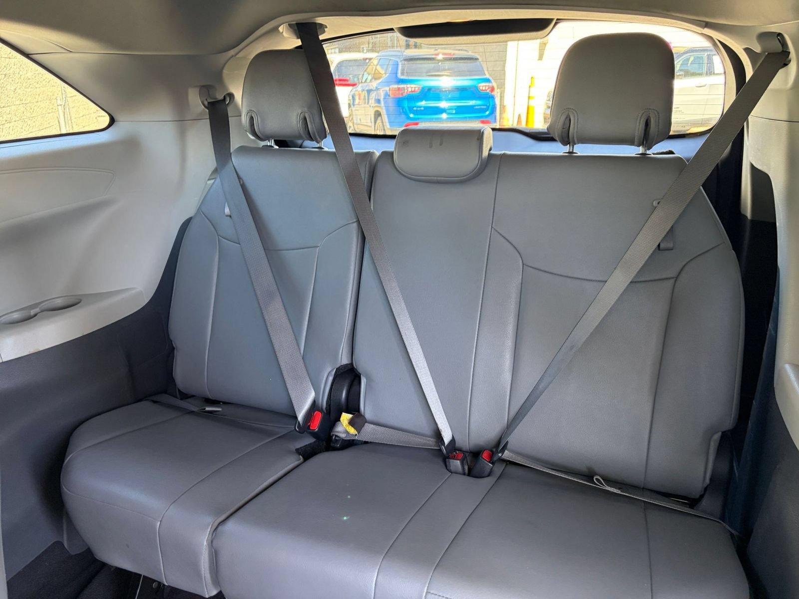 Used 2024 Toyota Sienna XLE FWD image 30