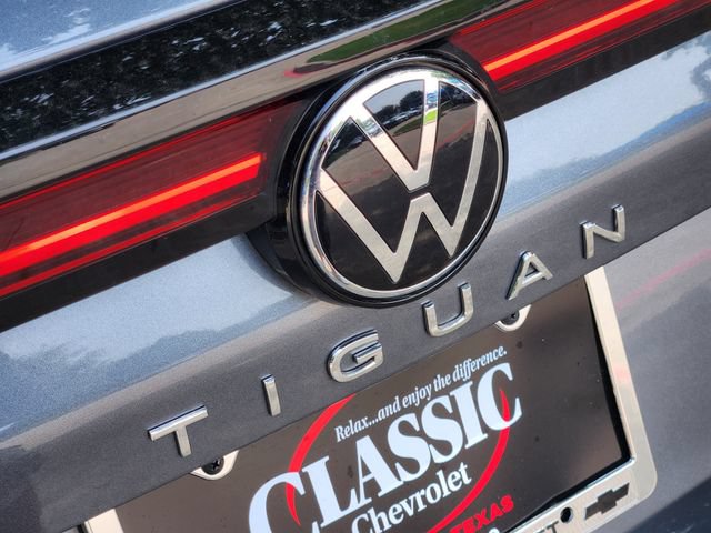Used 2025 Volkswagen Tiguan SE AWD/4WD image 9