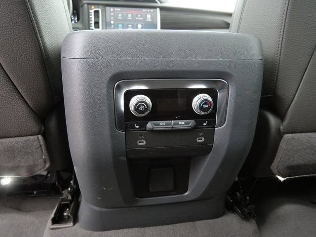 Used 2023 GMC Yukon XL Denali AWD/4WD image 17