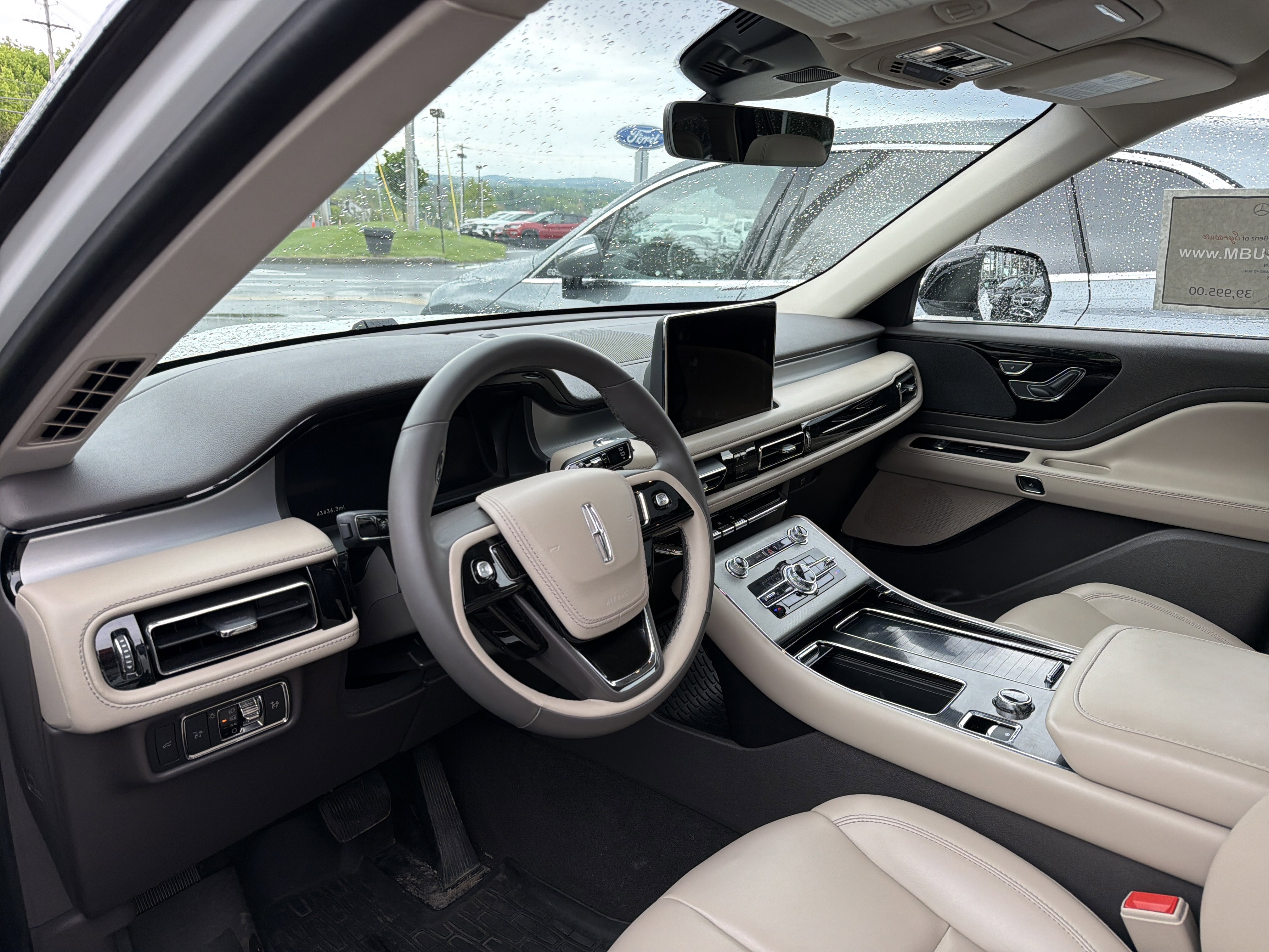 Used 2023 Lincoln Aviator AWD w/ Premium Package image 6