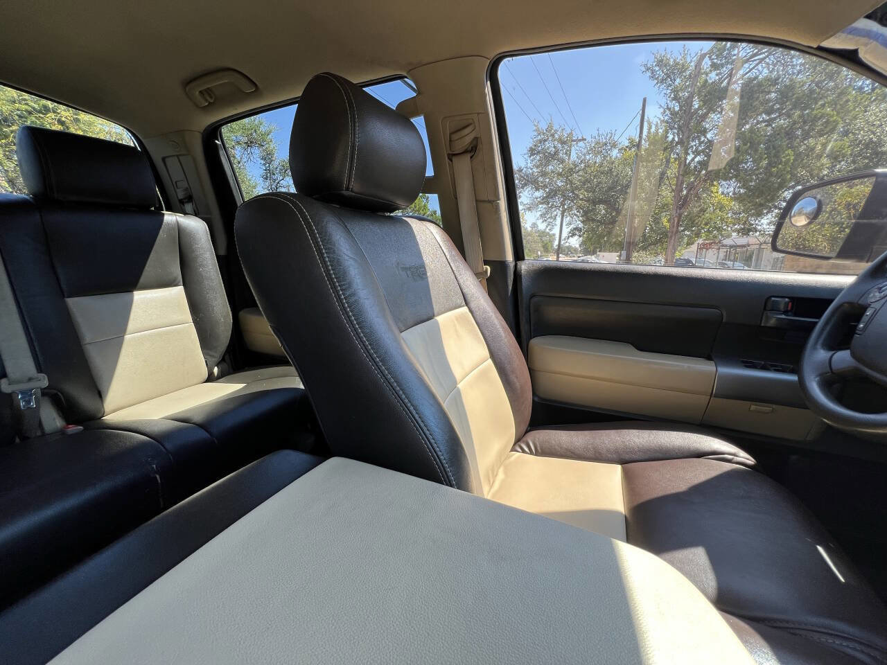 Used 2010 Toyota Tundra 4x4 CrewMax image 25