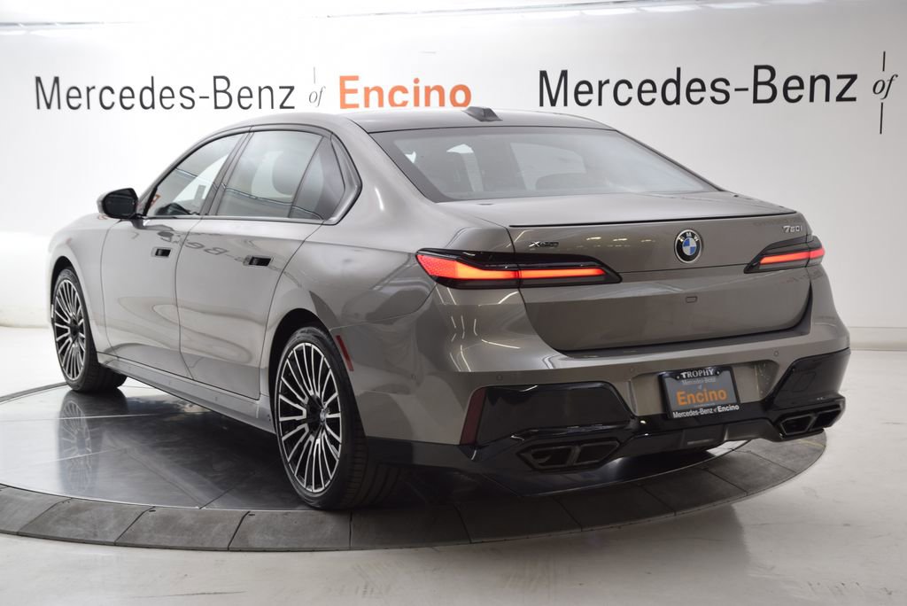 Used 2025 BMW 760i xDrive w/ Executive Package image 4