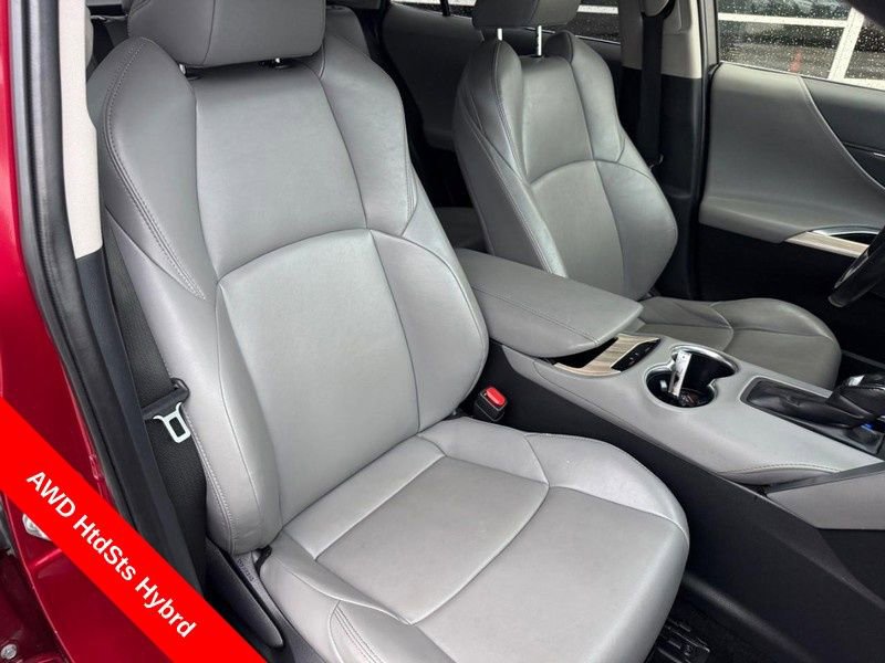 Used 2022 Toyota Venza XLE image 11