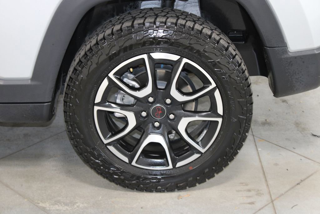 Used 2025 Jeep Compass Trailhawk image 17