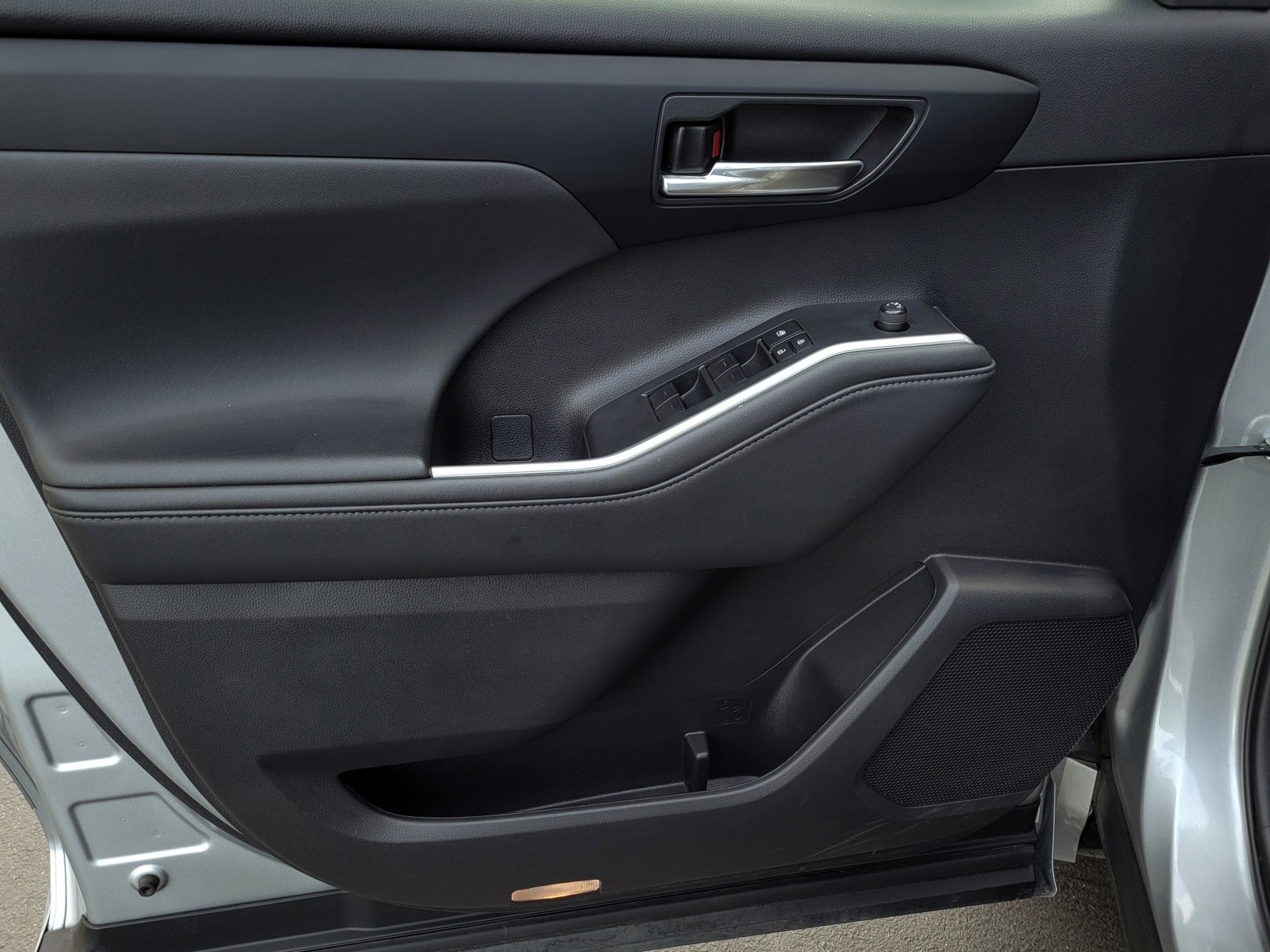 Certified 2022 Toyota Highlander XLE image 8