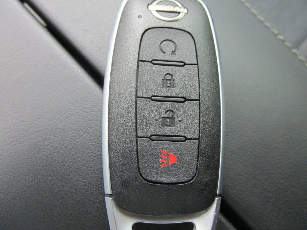 Used 2023 Nissan Rogue SV image 40