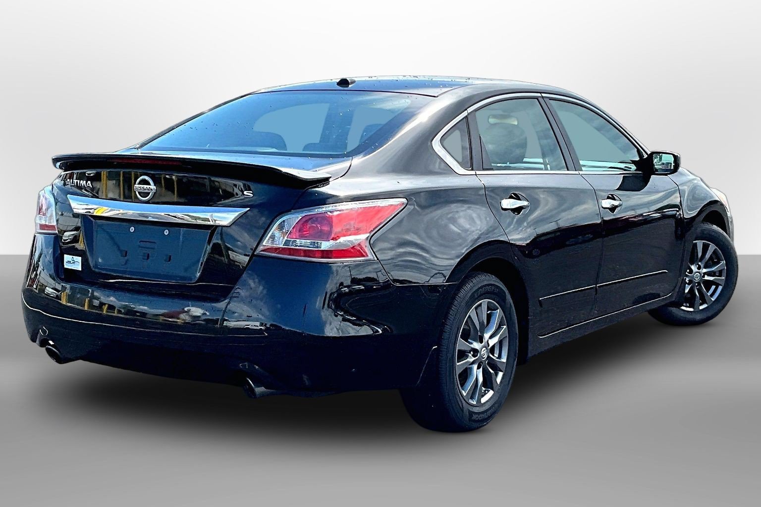 Used 2015 Nissan Altima 2.5 S w/ Sport Value Package FWD image 10