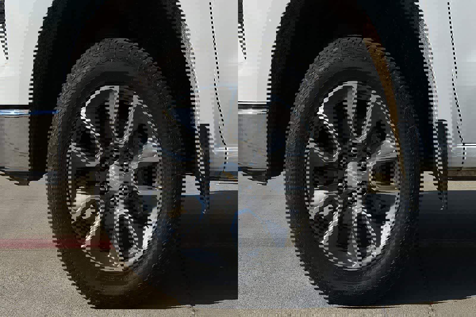 Used 2022 Chevrolet Silverado 1500 LT image 12