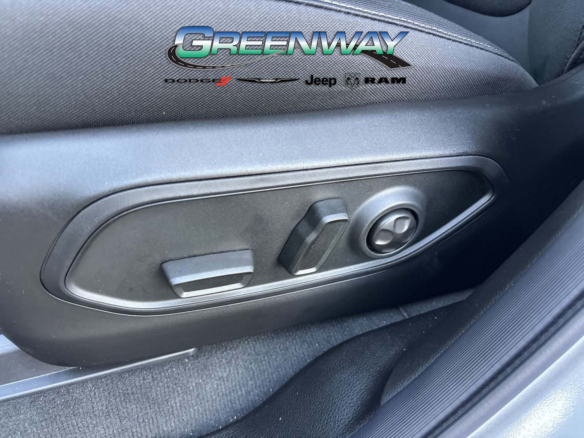 New 2025 Jeep Grand Cherokee Laredo image 18