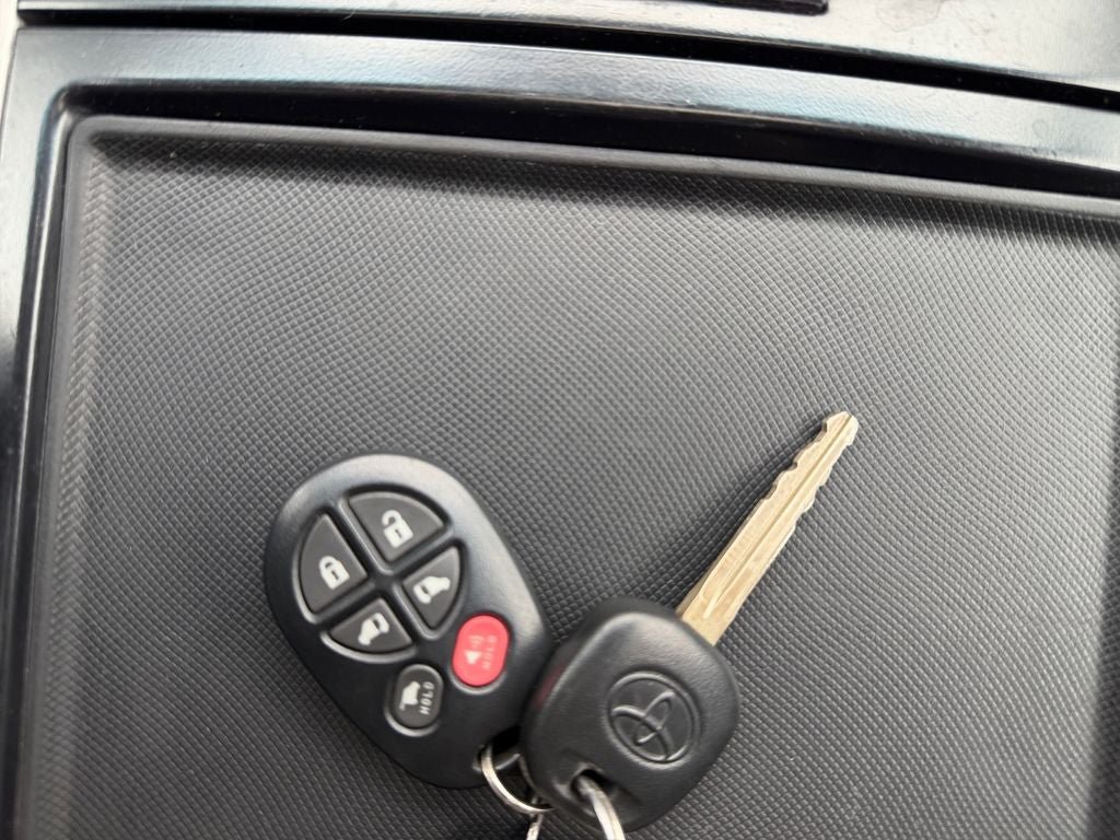 Used 2013 Toyota Sienna SE FWD image 31