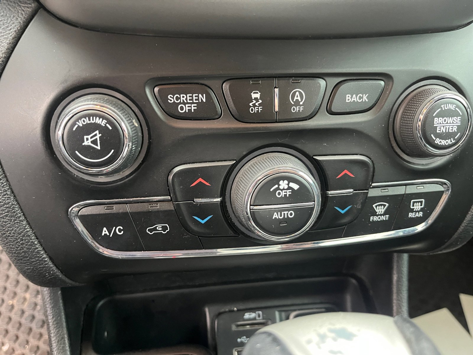 Used 2016 Jeep Cherokee Trailhawk w/ Comfort/Convenience Group image 29