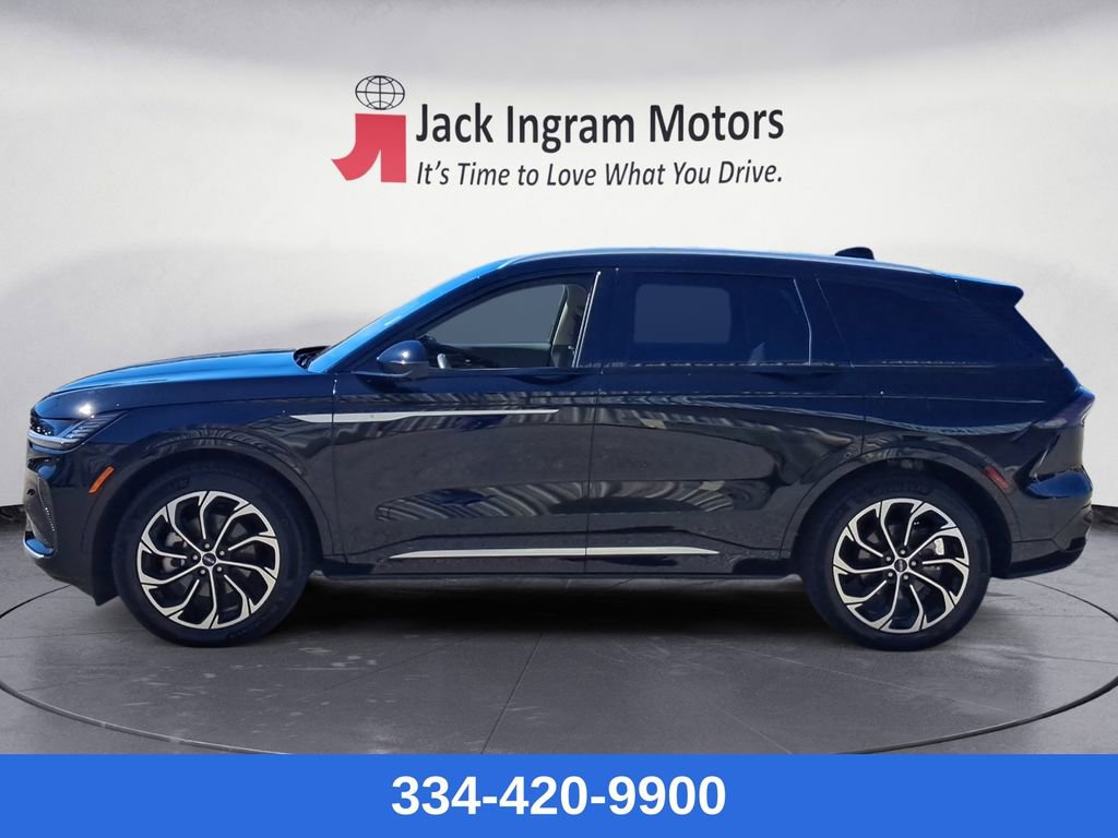 Used 2024 Lincoln Nautilus Reserve w/ Equipment Group 202A image 2