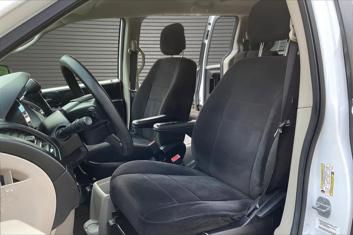 Used 2014 Dodge Grand Caravan SE w/ Quick Order Package 29E SE FWD image 19