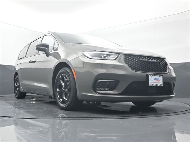 Used 2021 Chrysler Pacifica Touring-L w/ S Appearance Package image 13
