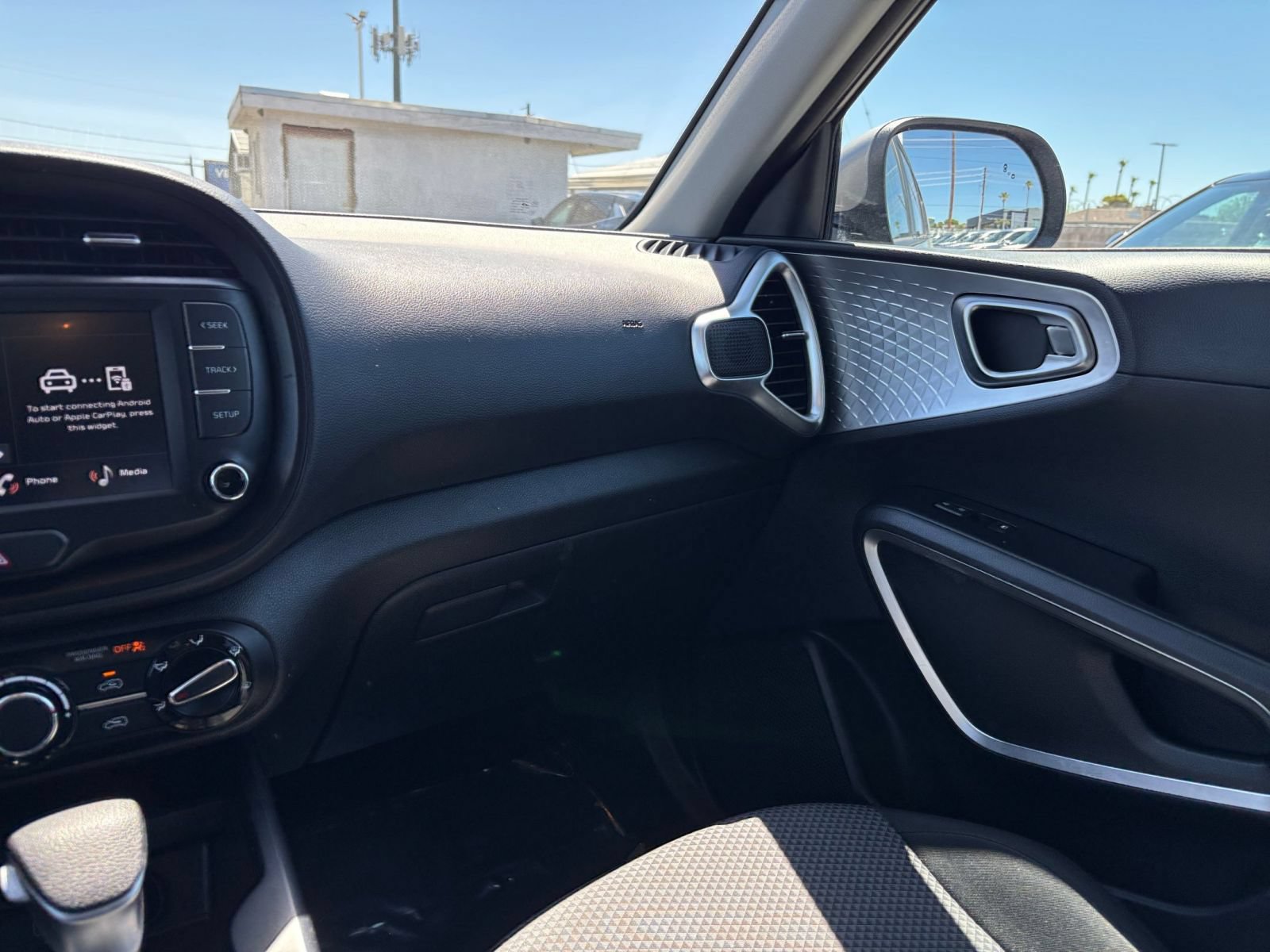 Used 2025 Kia Soul LX w/ LX Technology Package FWD image 34