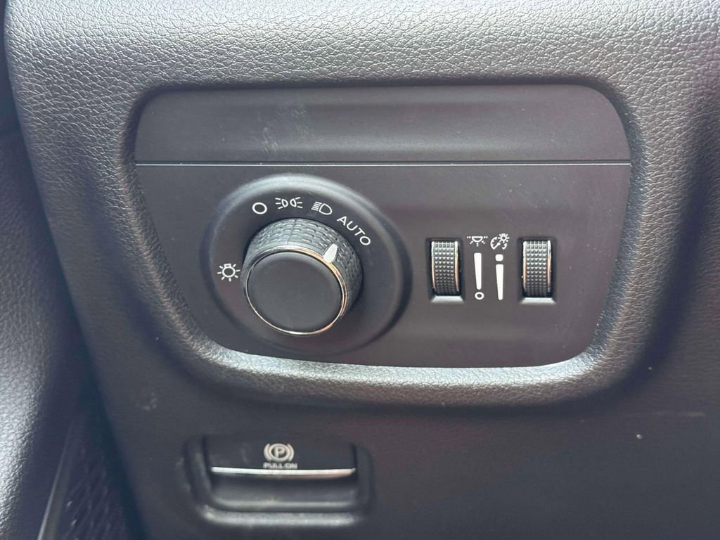 Used 2024 Jeep Grand Cherokee L Laredo image 18