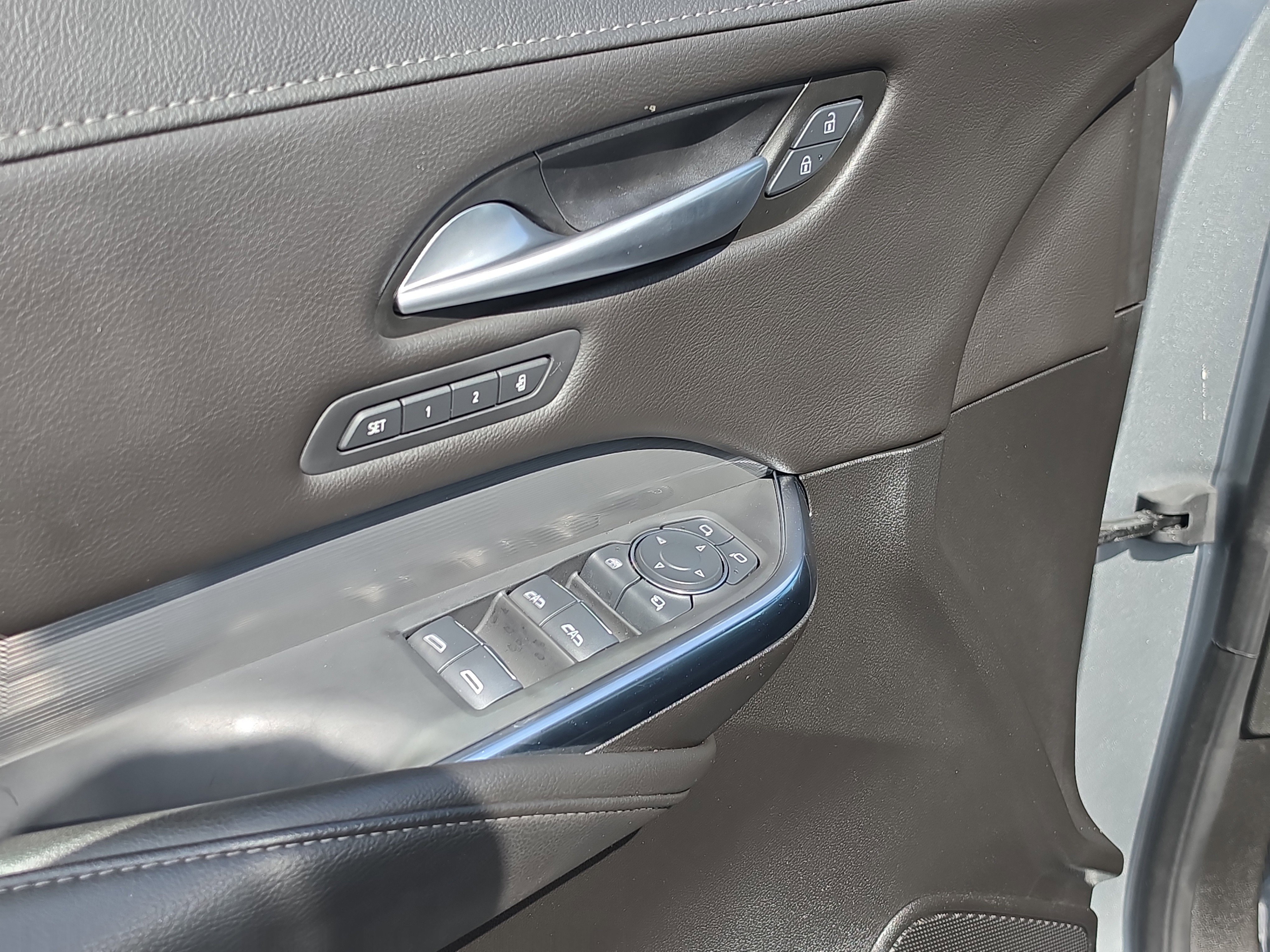 Used 2025 Cadillac XT4 Premium Luxury FWD image 19