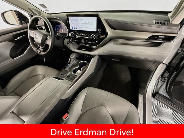 Certified 2023 Toyota Highlander Limited FWD image 26