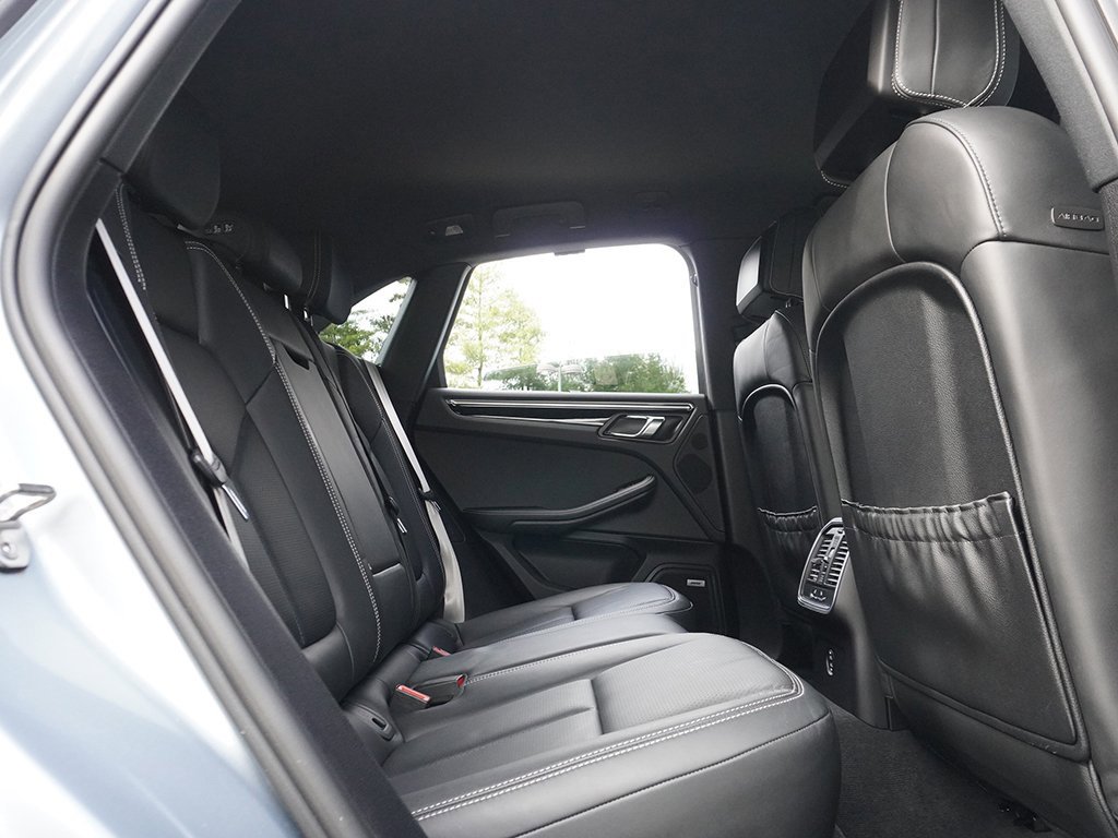 Used 2022 Porsche Macan image 38