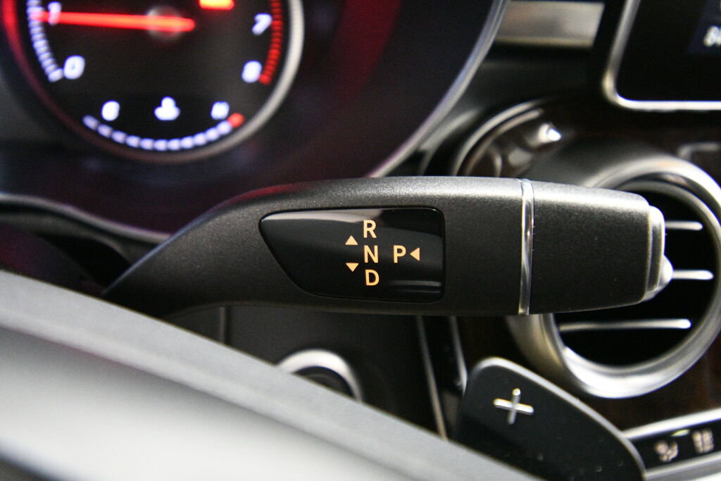 Used 2019 Mercedes-Benz GLC 300 4MATIC image 18
