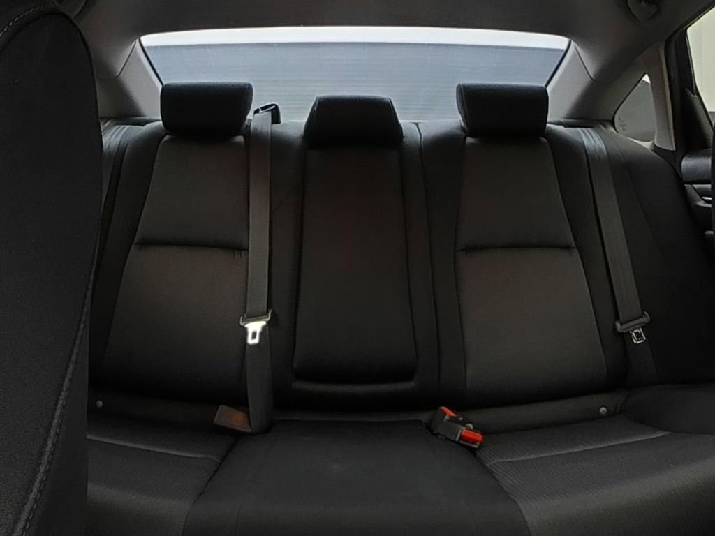 Used 2018 Honda Accord EX image 10