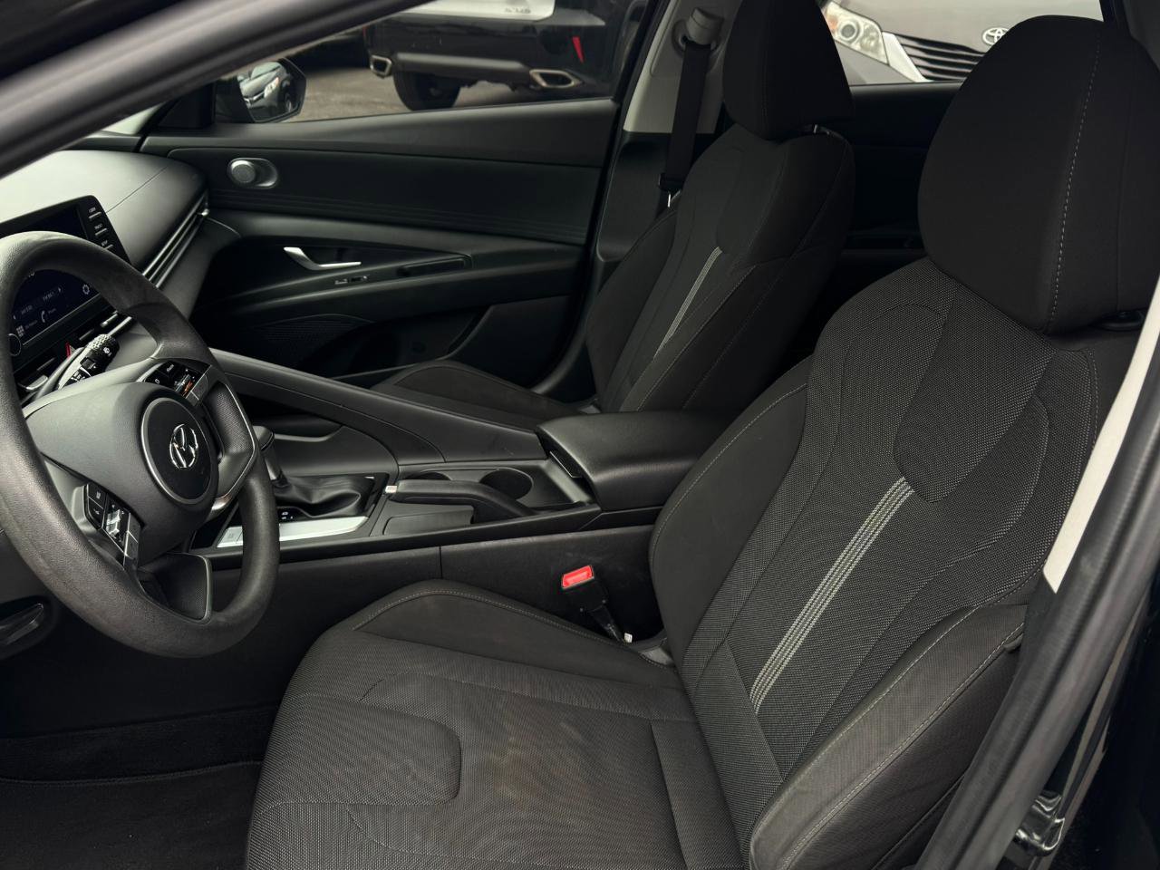 Used 2021 Hyundai Elantra SE w/ Cargo Package image 10