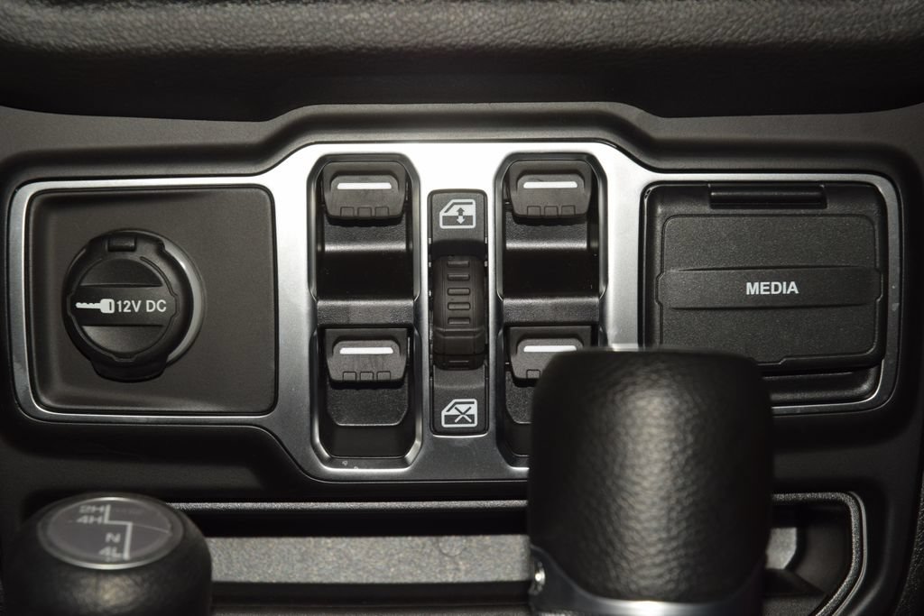 Used 2025 Jeep Wrangler Unlimited Sport AWD/4WD image 31