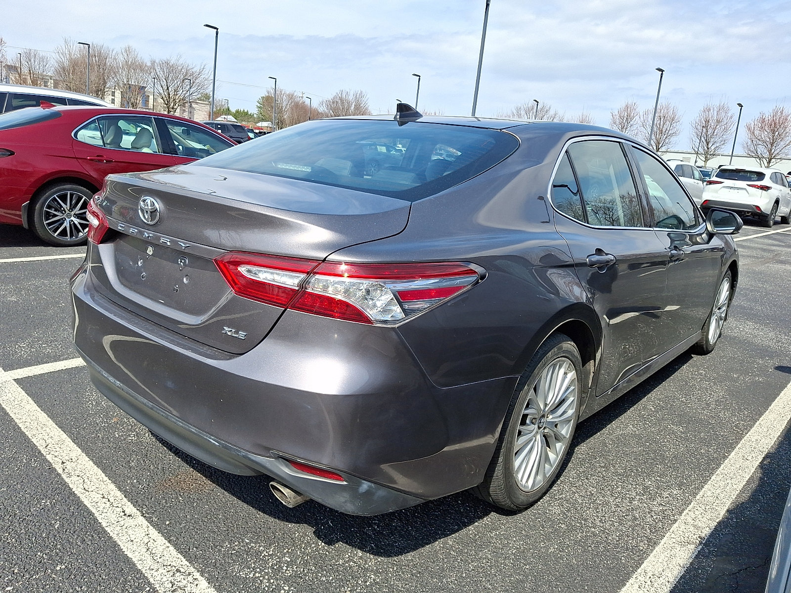 Used 2020 Toyota Camry XLE image 4
