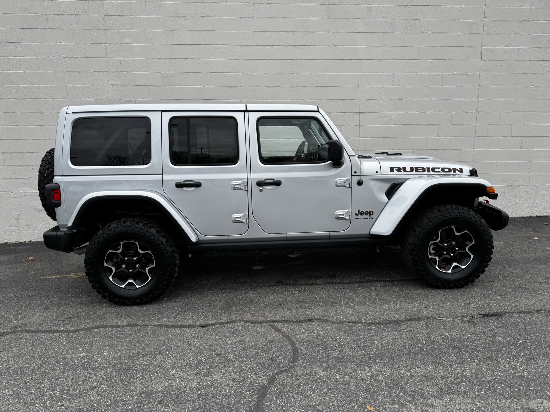 Used 2023 Jeep Wrangler Unlimited Rubicon w/ Cold Weather Group image 7
