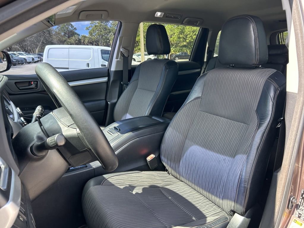 Used 2018 Toyota Highlander Plus FWD image 21