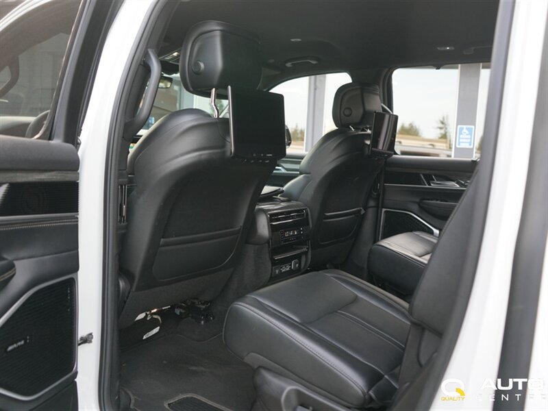 Used 2022 Jeep Wagoneer Series III w/ Convenience Group I AWD/4WD image 30
