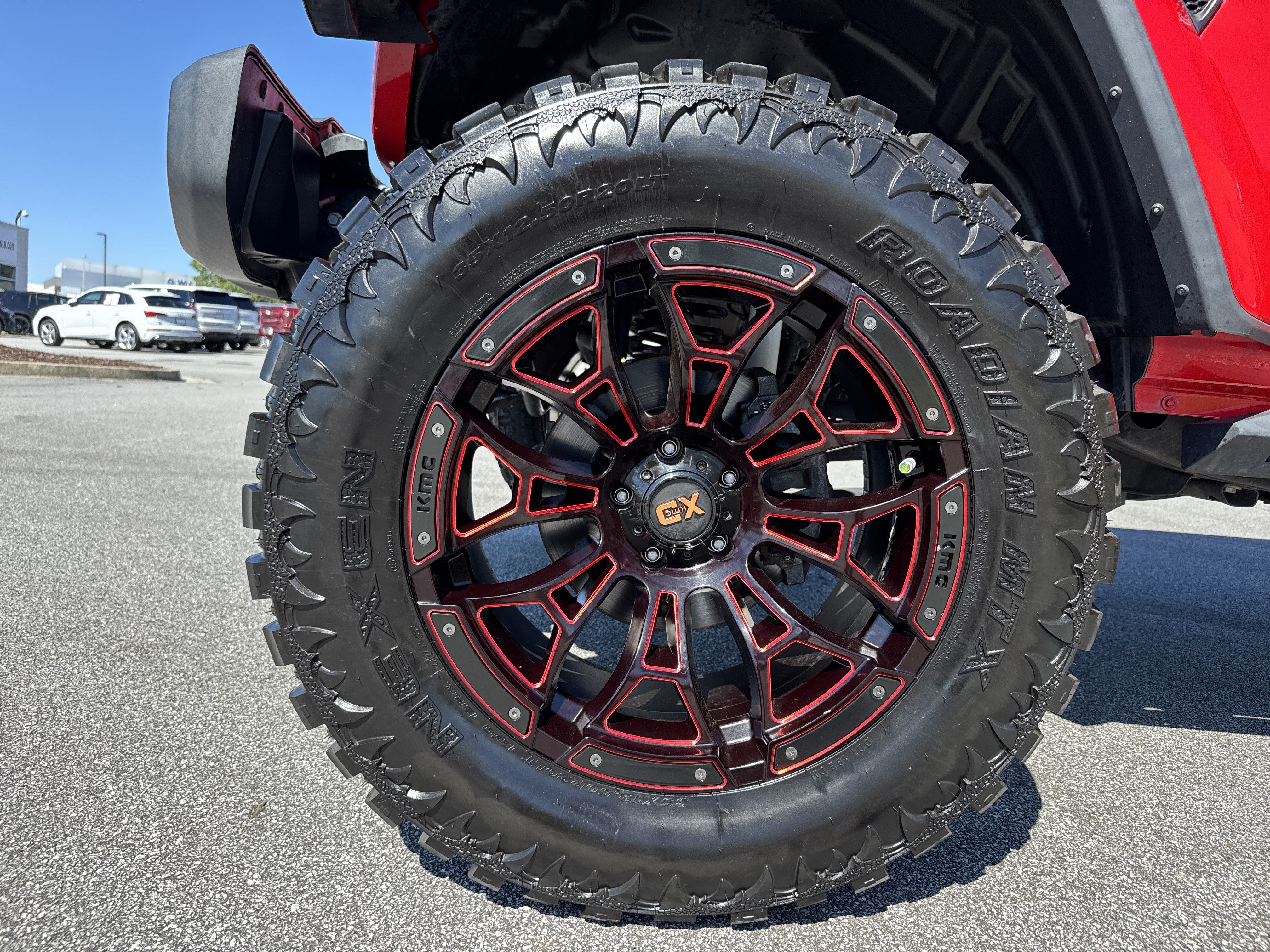 Used 2018 Jeep Wrangler Unlimited Sahara AWD/4WD image 13