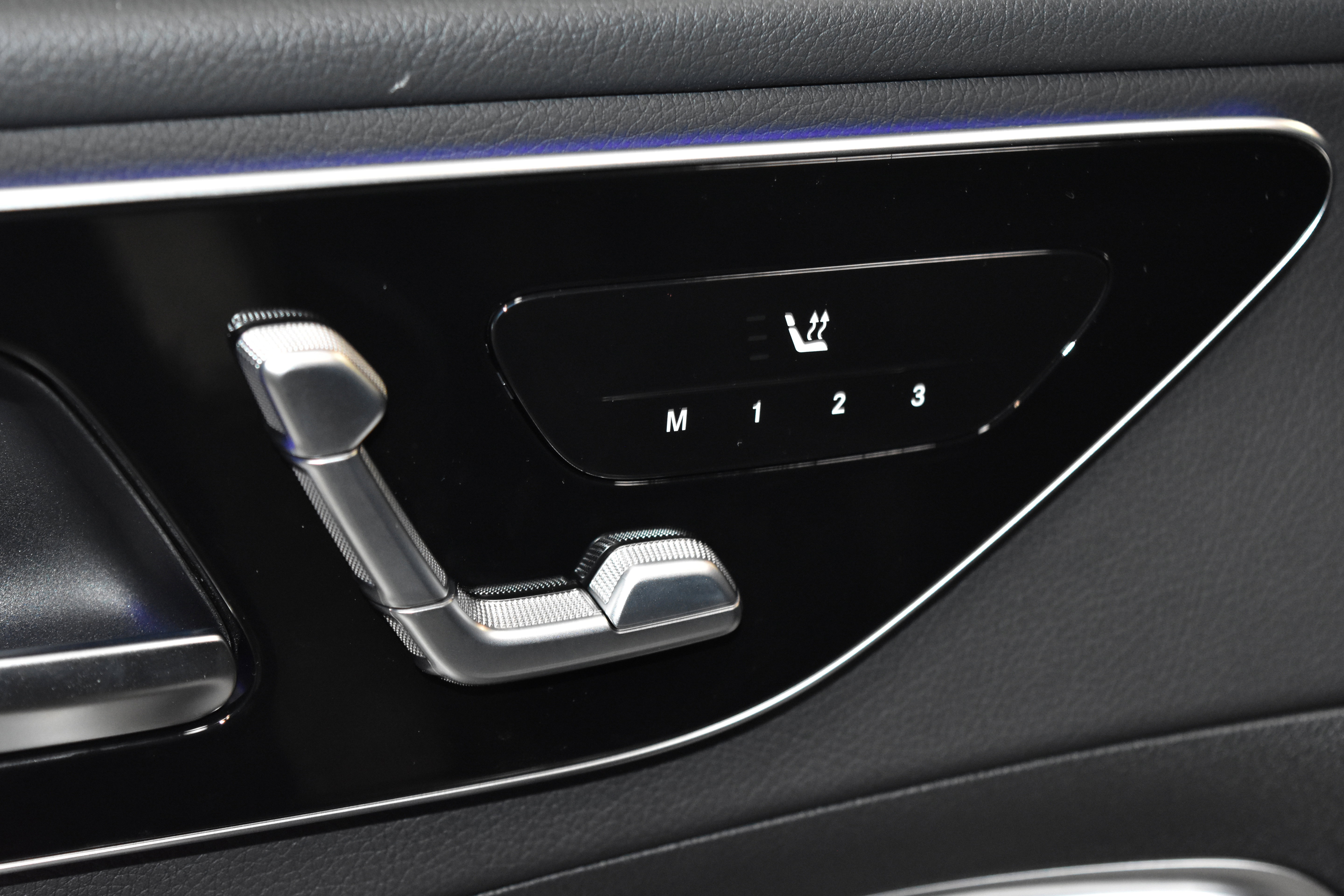 New 2025 Mercedes-Benz C 300 4MATIC Sedan image 4