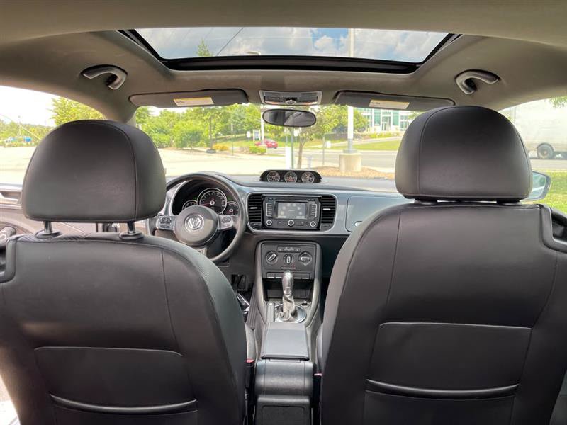 Used 2013 Volkswagen Beetle TDI FWD image 8