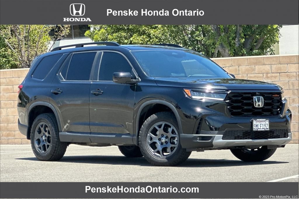 Certified 2025 Honda Pilot TrailSport image 1