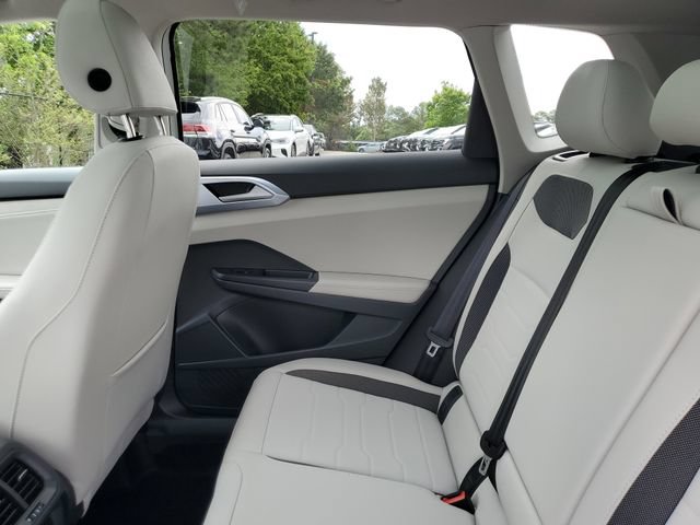 New 2026 Volkswagen Taos SE FWD image 10