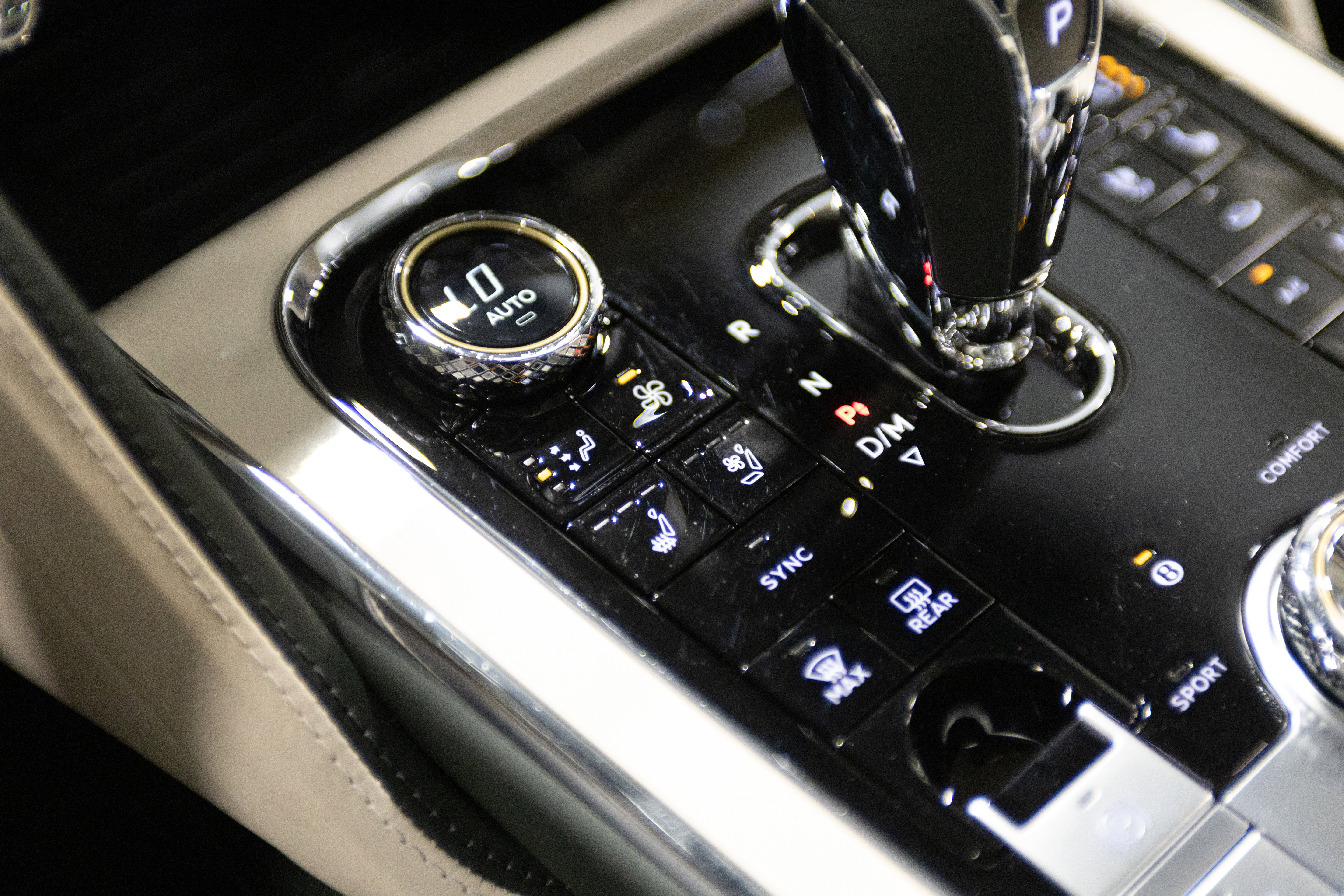 Used 2023 Bentley Flying Spur Plug-In Hybrid AWD/4WD image 24