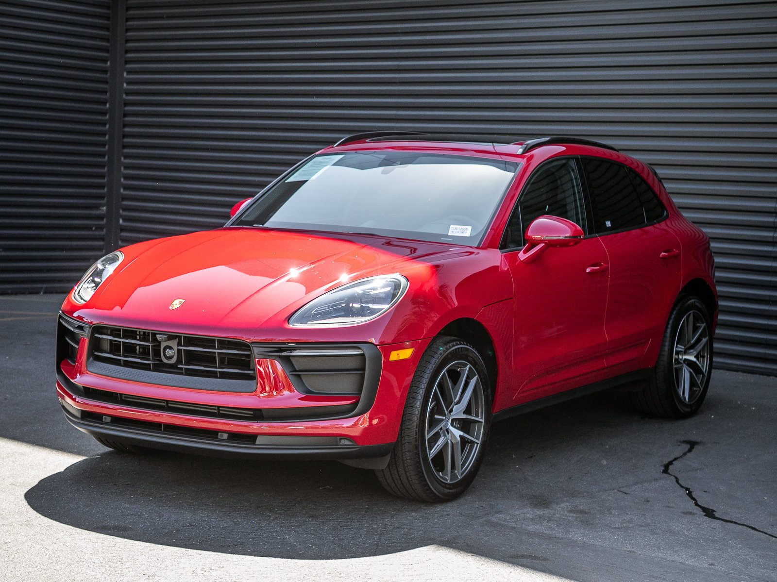 Certified 2026 Porsche Macan AWD/4WD image 1