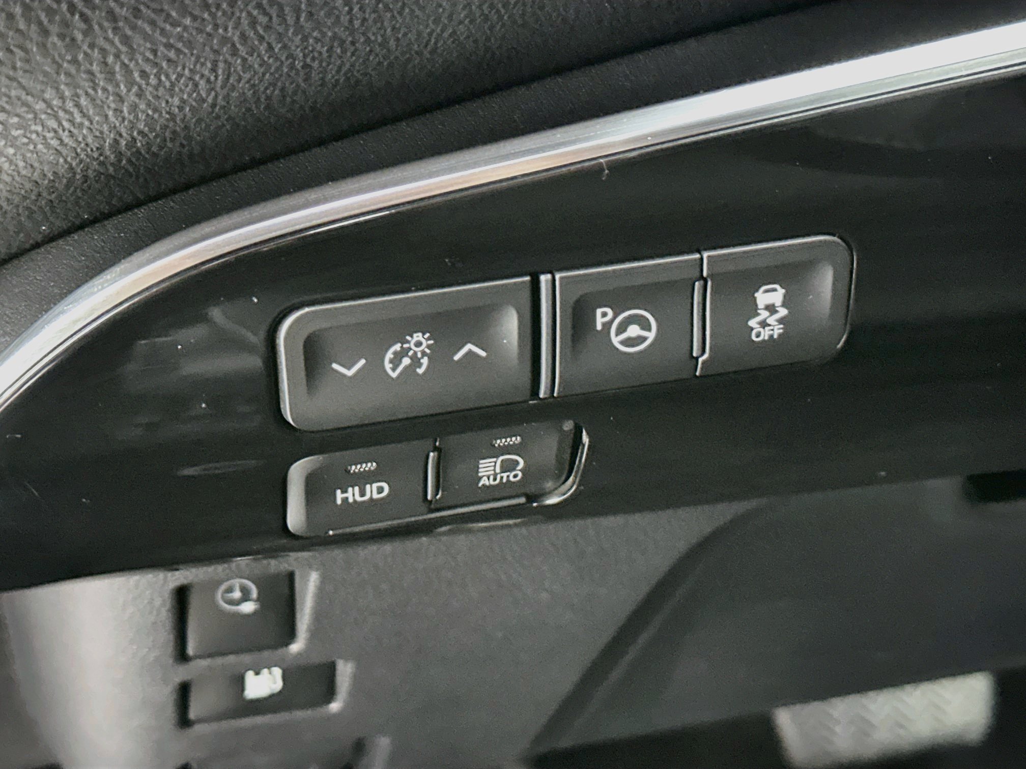 Used 2020 Toyota Prius Prime Limited w/ Carpet Mat Package FWD image 17