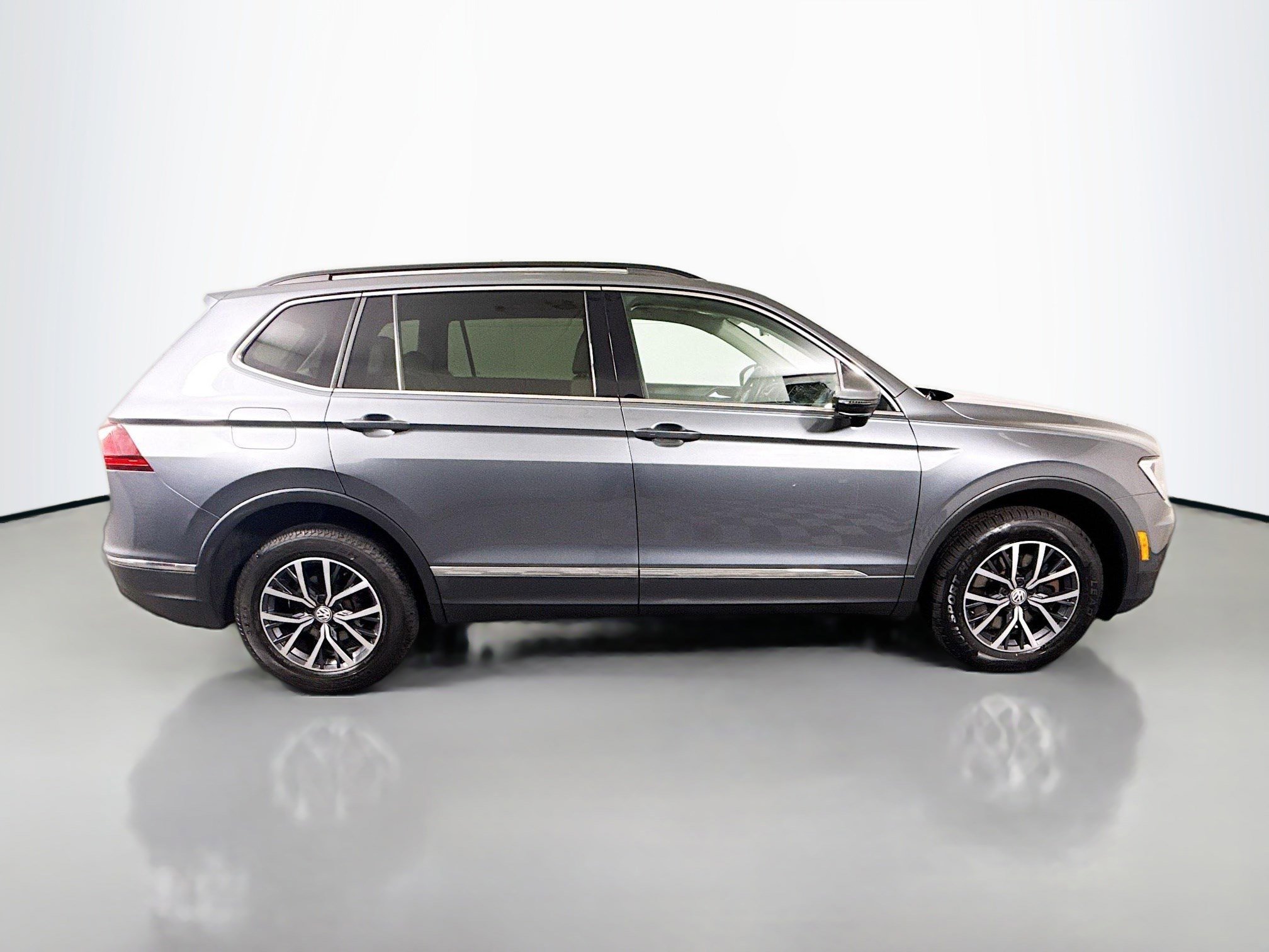Used 2020 Volkswagen Tiguan SE image 11