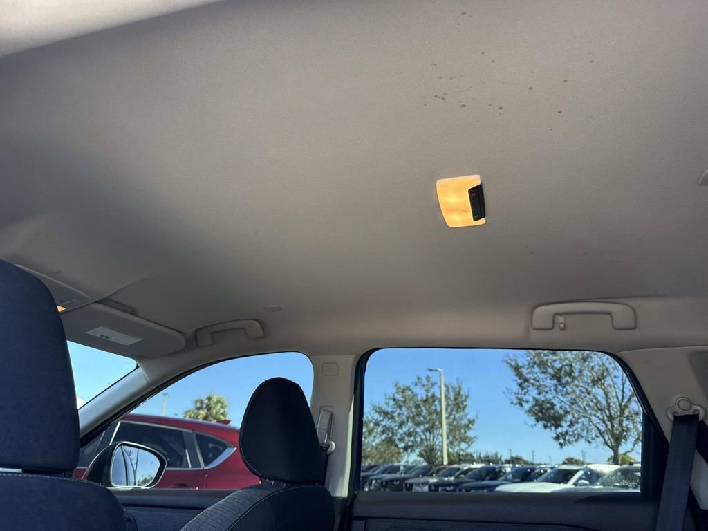 Used 2022 Nissan Rogue S image 17