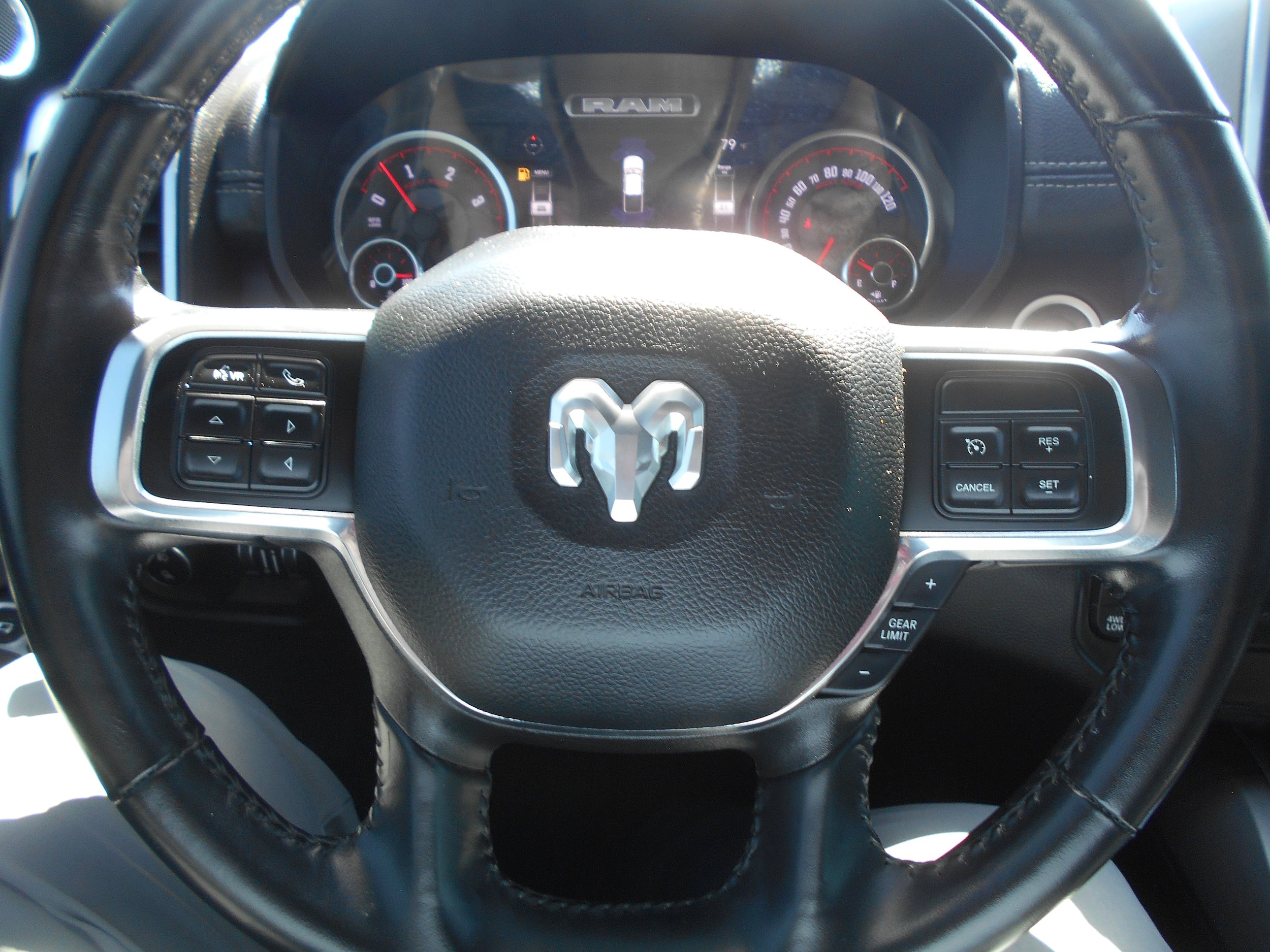 Used 2022 RAM 3500 Laramie AWD/4WD image 23