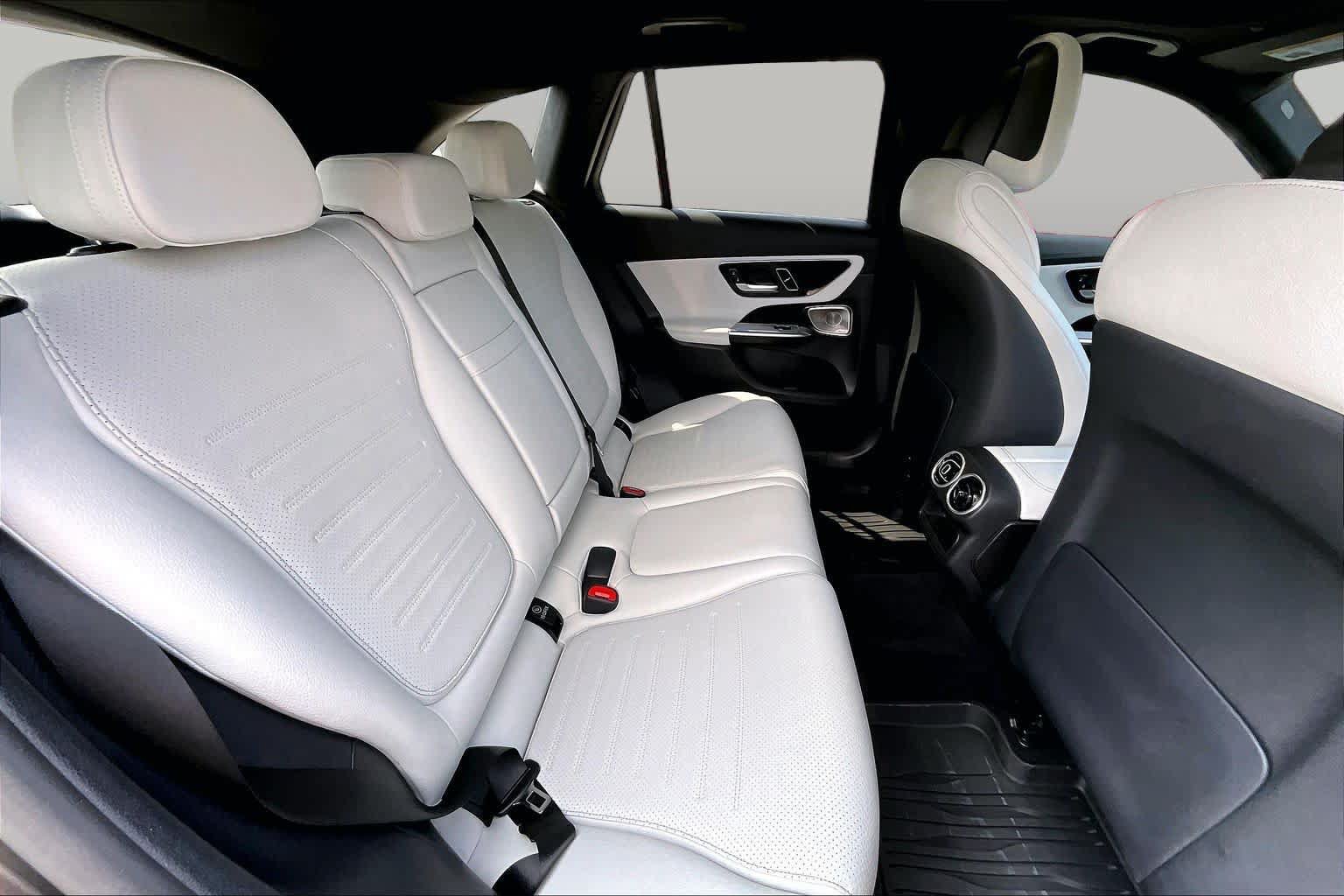 Used 2024 Mercedes-Benz GLC 300 4MATIC image 19