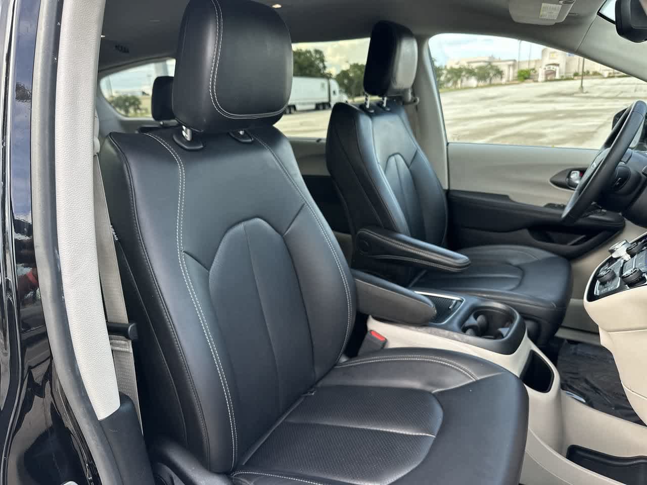 Certified 2024 Chrysler Pacifica Touring-L FWD image 21