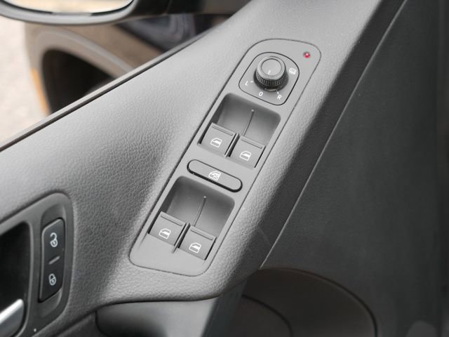 Used 2017 Volkswagen Tiguan S image 16