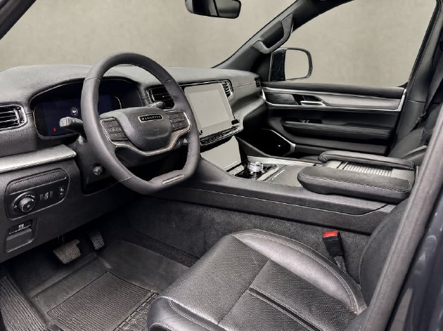 Used 2024 Jeep Wagoneer Series II w/ Convenience Group I RWD image 10