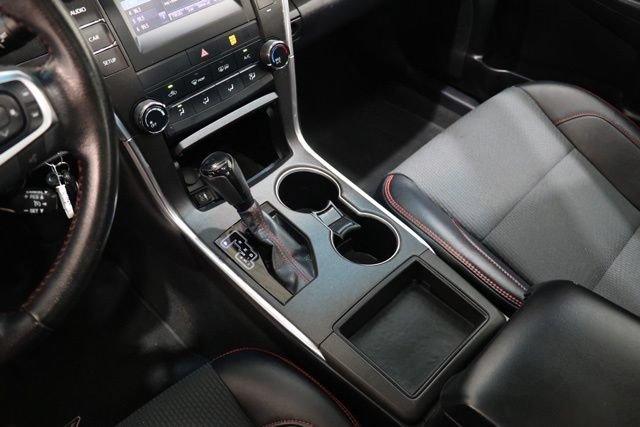Used 2016 Toyota Camry SE w/ Moonroof Package FWD image 26
